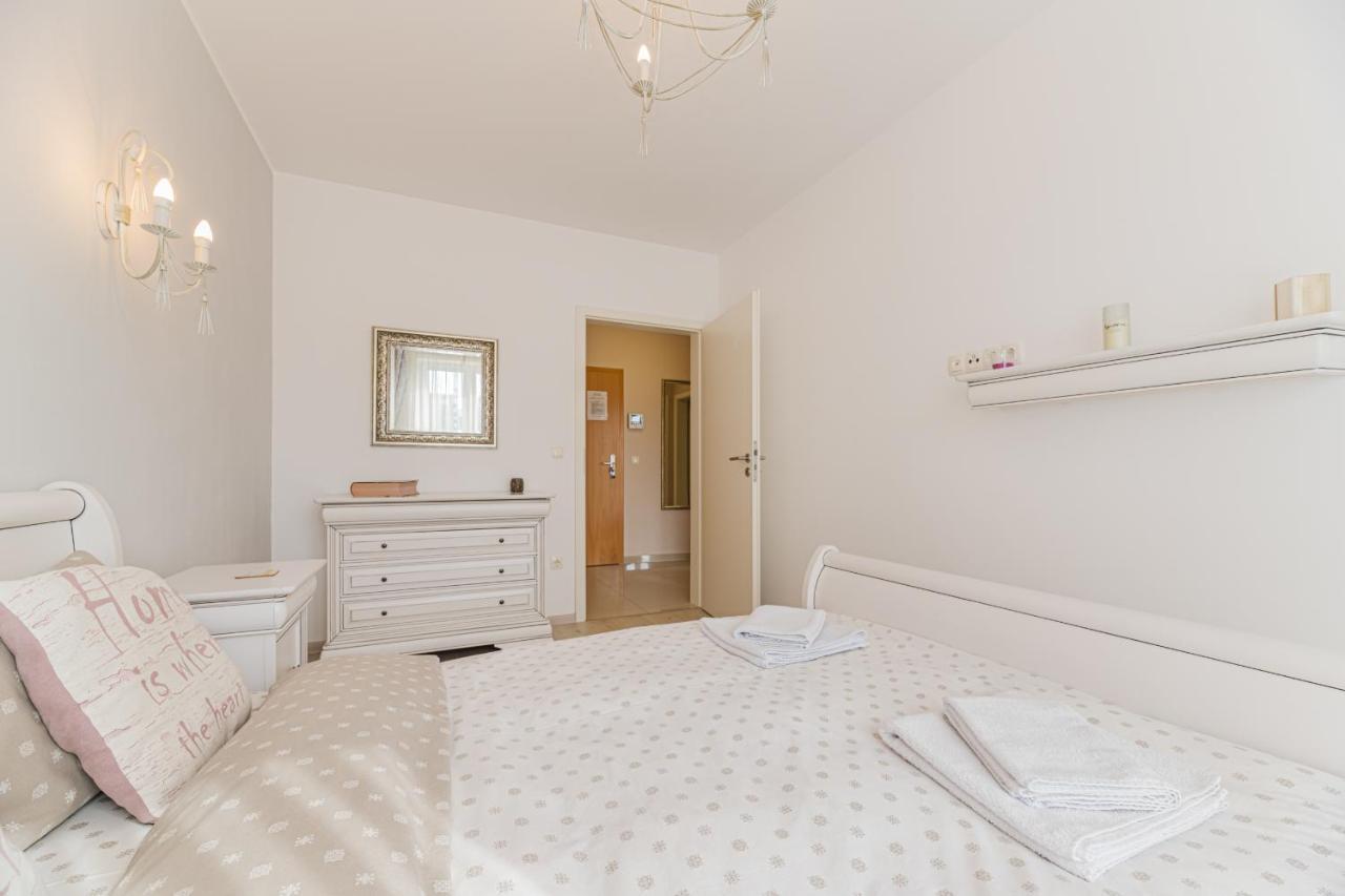 Apartament Belles Roses Brasov Apartment Exterior photo